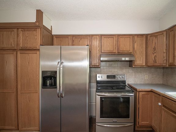 5th image of 8143 S Hancock Dr