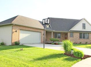 959 Reeves Ct, Bowling Green, OH 43402