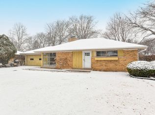 8861 N Seneca Rd, Bayside, WI 53217