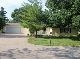 11142 Timberlake Dr, West Burlington, IA 52655