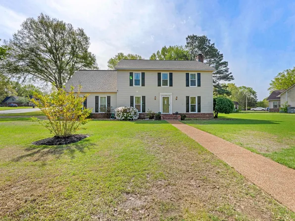 700 Lancelot Ln, Collierville, TN 38017