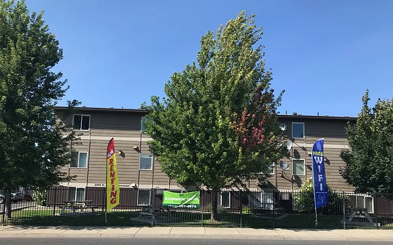 Cascade Village — Photo 7