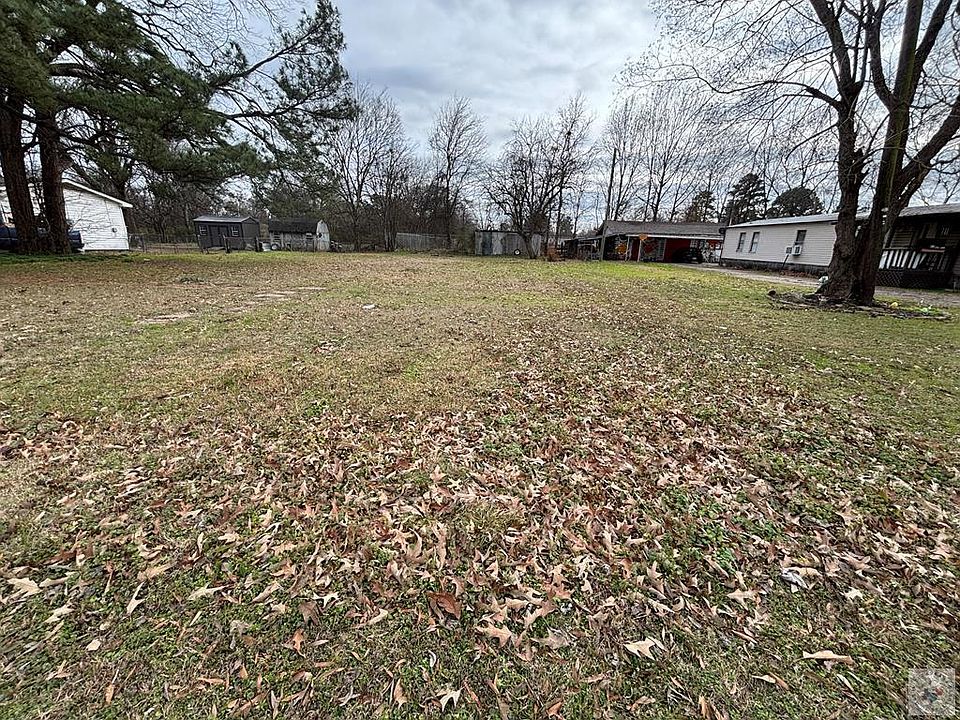 1st image of 110 E Lion Dr