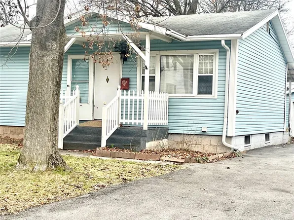 329 W Sherman Ave, Newark, NY 14513