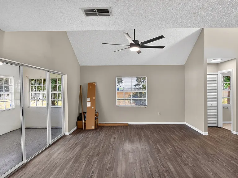 802 Arietta Cir N — Photo 6