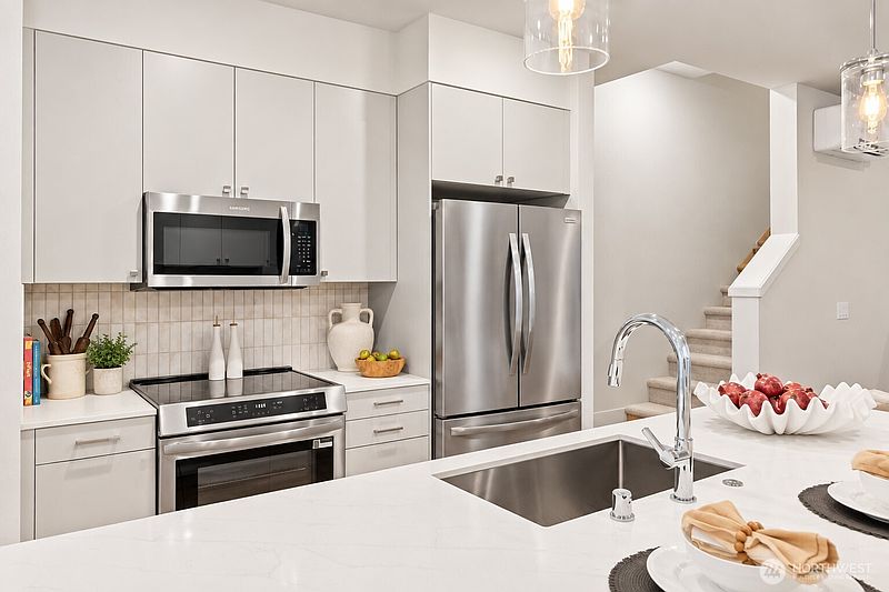 4th image of 341 NE 155th St (Homesite #30)