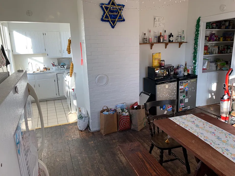 Eat in Kitchen area