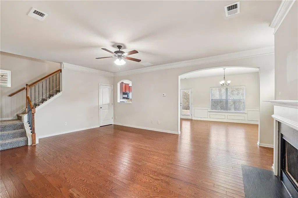 4 bed, 3.5 bath, 2188 sqft, $2,500 — Photo 4