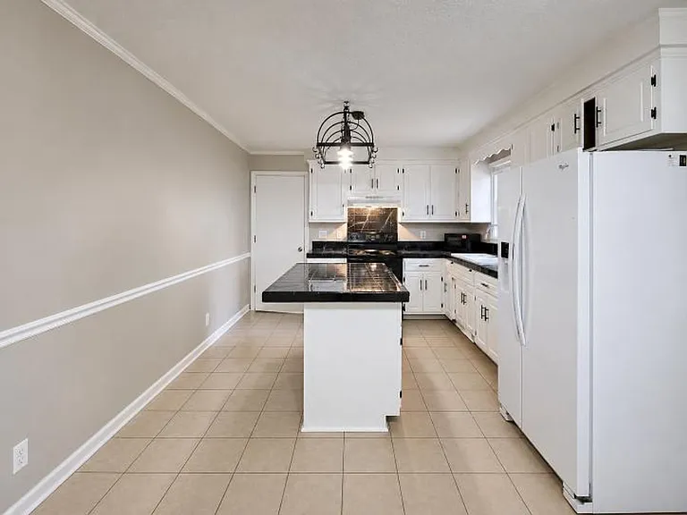 125 Mossland Dr — Photo 10