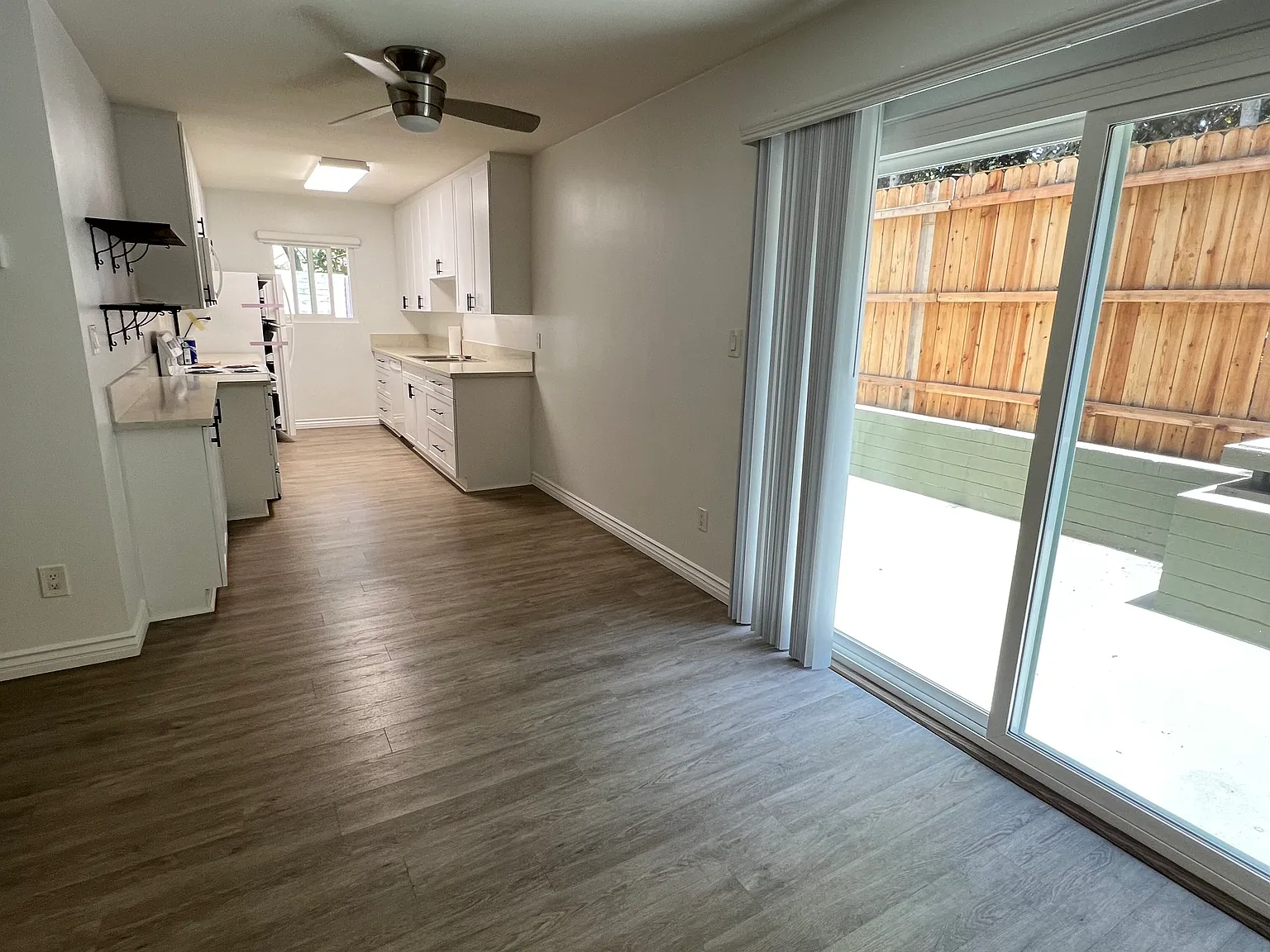 1 bed, 800 sqft, $2,400 — Photo 2
