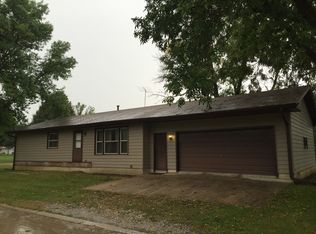 2524 S Madison Ave, Mason City, IA 50401