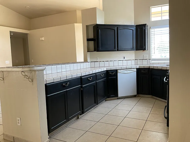 2041 Thompson Ave — Photo 3