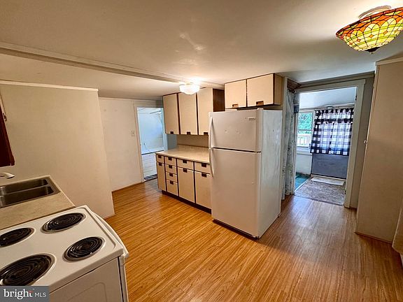 5th image of 24 Aster Ln