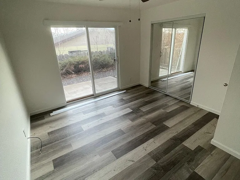 1350 W 6th St #2 — Photo 7