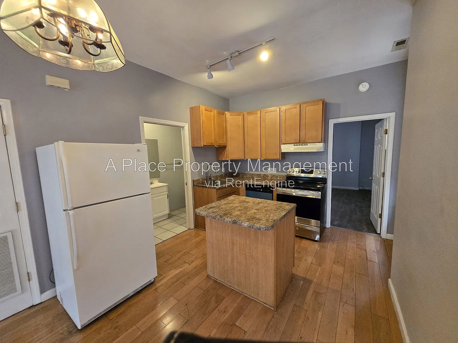 1 bed, 1.5 bath, $850 — Photo 4