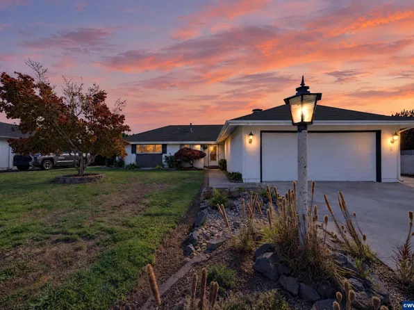 1380 Westwood Dr, Stayton, OR 97383