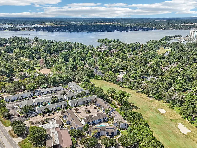 ROOKWOOD GOLF APARTMENTS — Photo 2