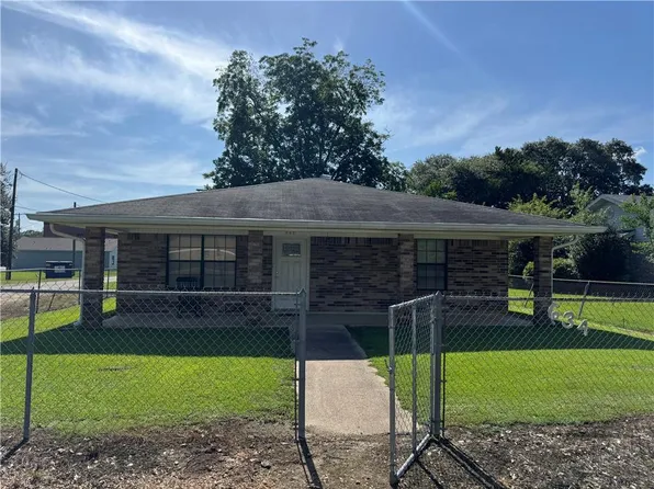 634 9th St, Glenmora, LA 71433