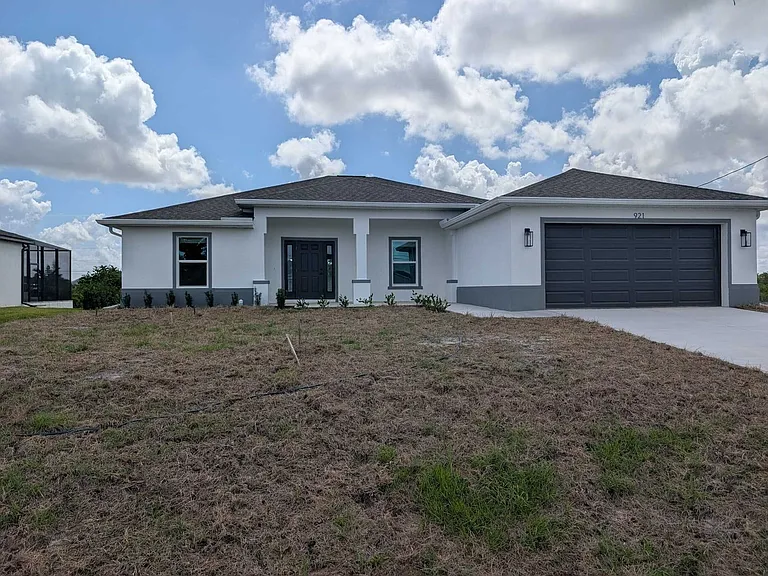 921 NW 12th Pl — Photo 1
