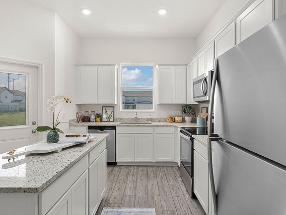 Hosting has never been easier with this beautiful, chef-ready kitchen