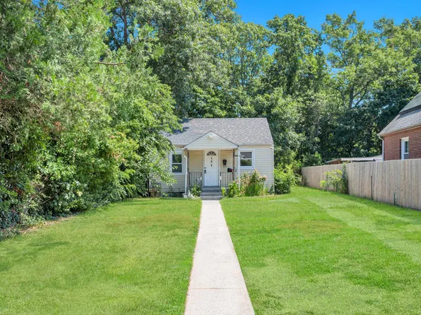 (undisclosed Address), Roosevelt, NY 11575