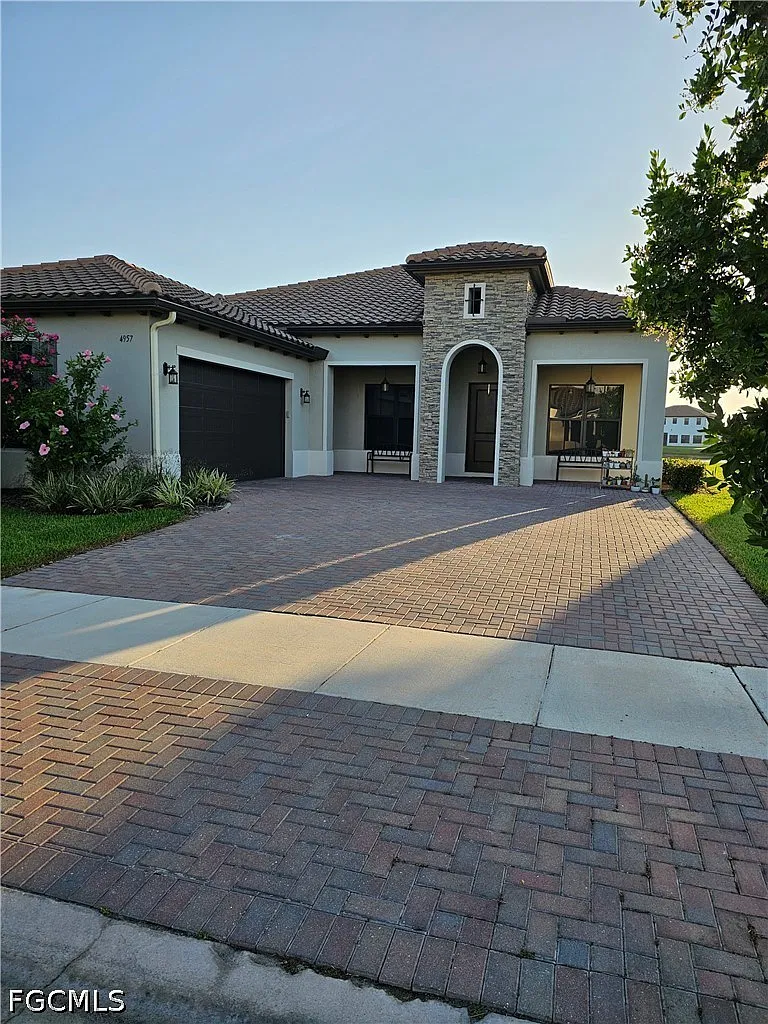 4 bed, 3.0 bath, 2890 sqft, $3,500 — Photo 1