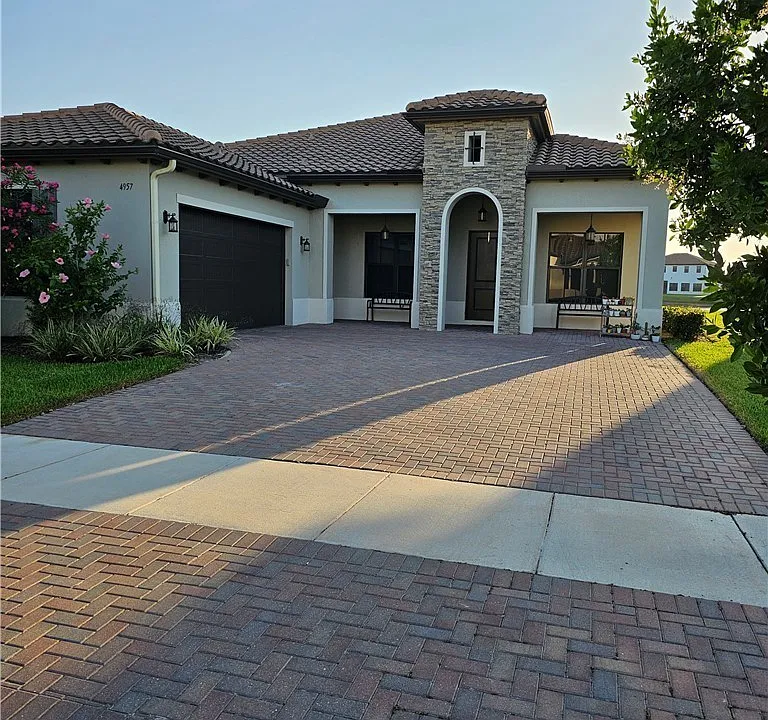 4957 Corrado Ave