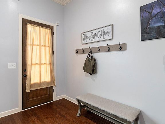 3rd image of 30 Donna Lyn Dr