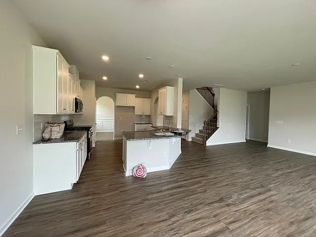 13516 Napoleon Dr — Photo 8