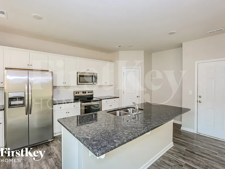 9613 Hamel St — Photo 6