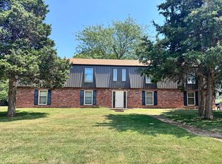 1613 Chaddsford Dr #D, Jefferson City, MO 65109