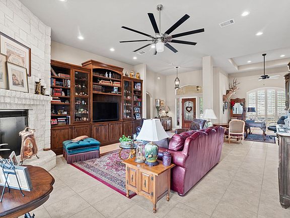 5th image of 203 Circle Oaks Drive