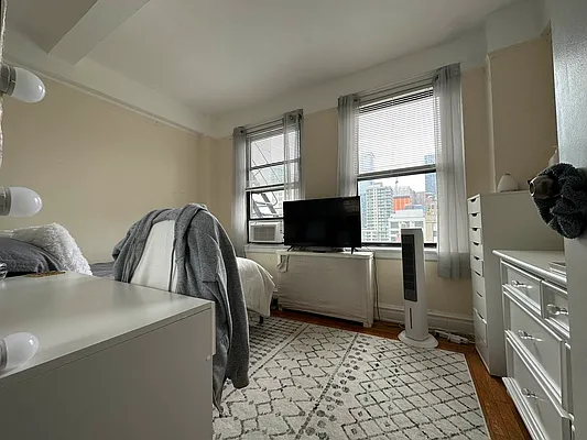 Rented by Green Home NY Realty LLC | media 9