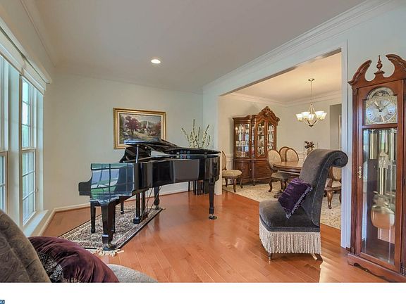 4th image of 220 Parker Dr