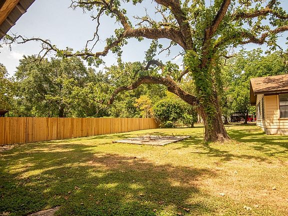 3rd image of 211 Brantley Ln