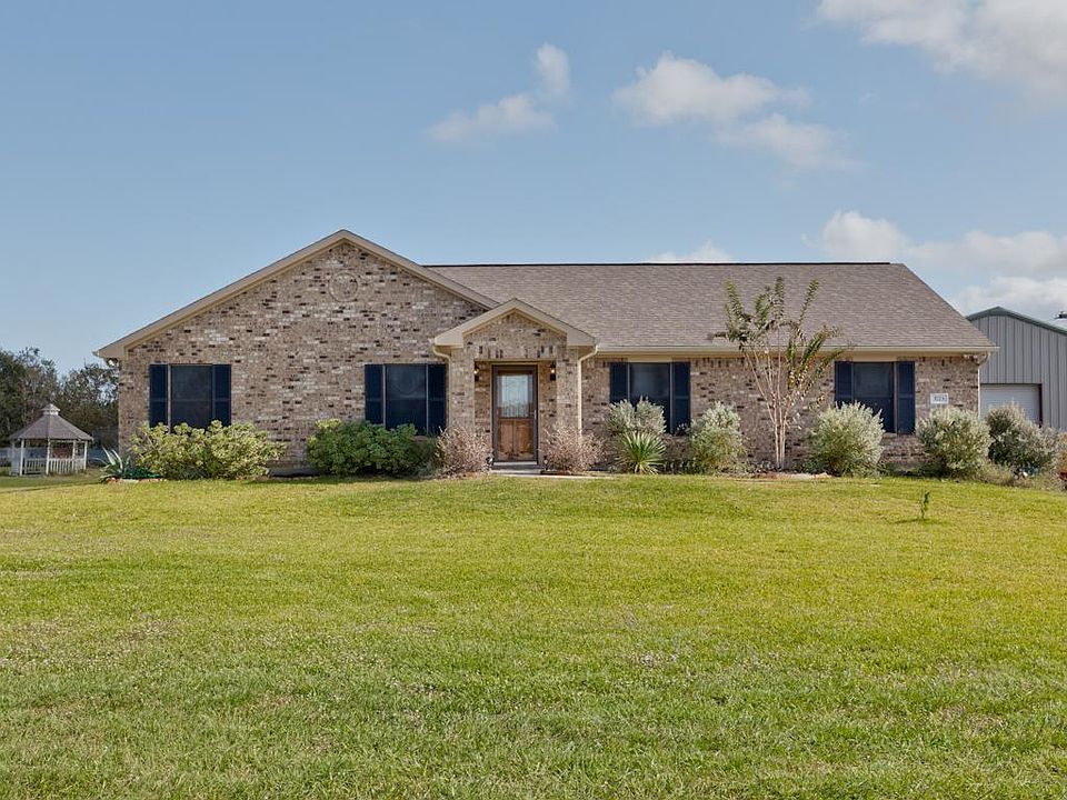 Beautiful home on 1.5 acres!