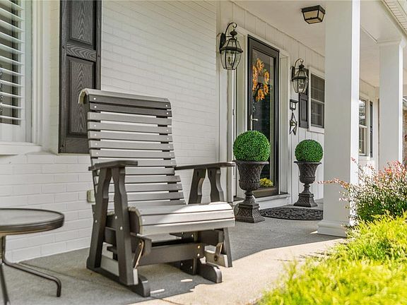 4th image of 3332 Green Meadow Dr
