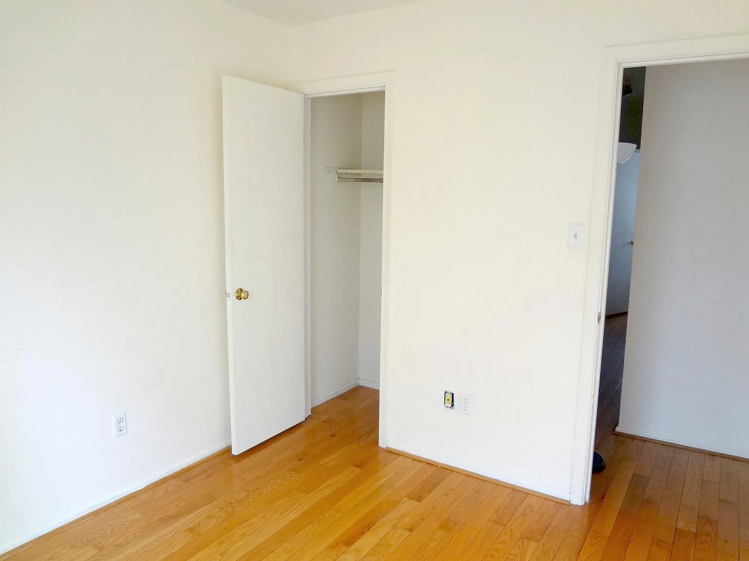 2909 Rensselaer Ct — Photo 3