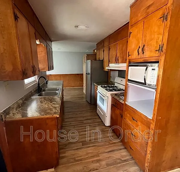 54 Cottage Dr #A — Photo 5
