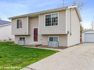 1935 E 40th St, Des Moines, IA 50317