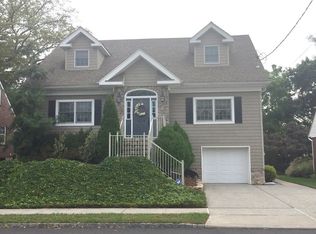 114 Saint Stephens Pl, Staten Island, NY