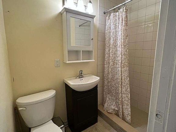 5th image of 55 Walton St Unit 2