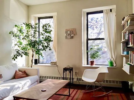 Rented by Mae Equities | media 1
