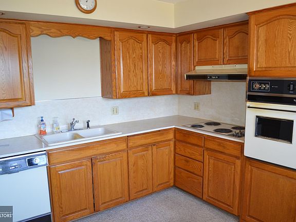2nd image of 1117 Gurney St