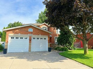 2410 Kevin St, Lasalle, ON N9H 2R2