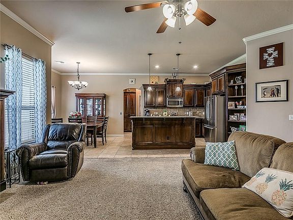 5th image of 712 Tall Grass Dr