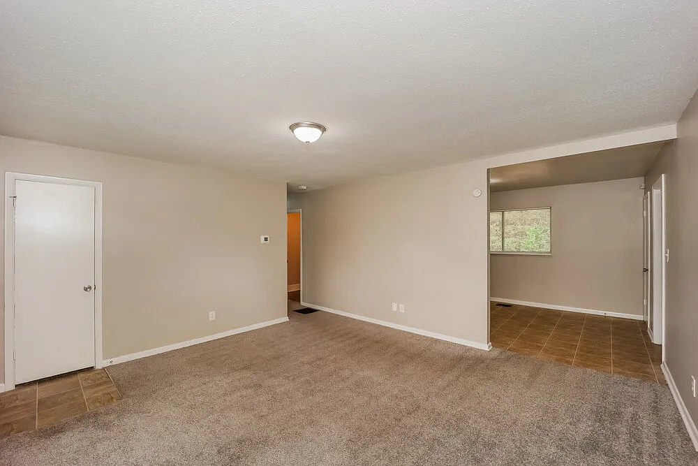 3 bed, 1.5 bath, 1092 sqft, $2,210 — Photo 4
