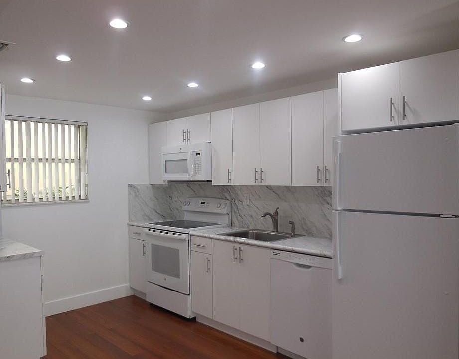 1st image of 100 Edgewater Dr APT 320