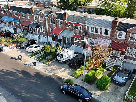 5th image of 935 Magenta Street