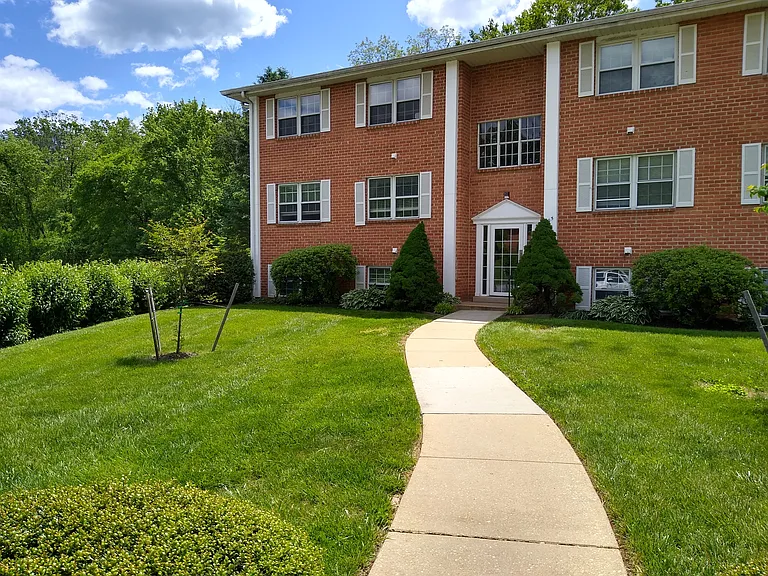 Hickory Hills Condominiums — Photo 23